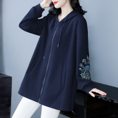 Kapucňová pletená mikina s výšivkou — šifón, primárny polyester 80-90%, sekundárny polyester 70-80%, zvierací vzor, stredná dĺžka