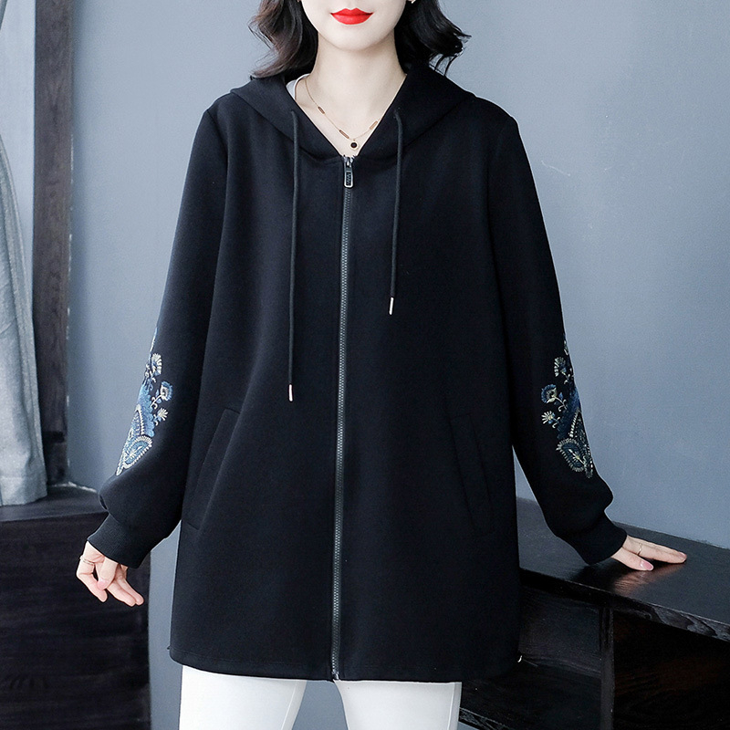 Kapucňová pletená mikina s výšivkou — šifón, primárny polyester 80-90%, sekundárny polyester 70-80%, zvierací vzor, stredná dĺžka