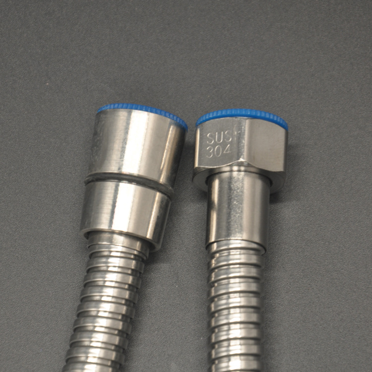 Σωλήνας ντους από ανοξείδωτο ατσάλι 304 με φινίρισμα γραμμωδούς σύρματος, ονομαστική πίεση 1.0, μέγιστη θερμοκρασία 90°C, εγκατάσταση 4 σημεία