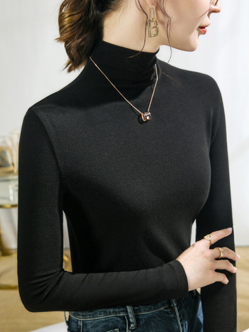Női póló modal kötött anyagból, hosszú ujjú, félmagas gallér, karcsú szabás