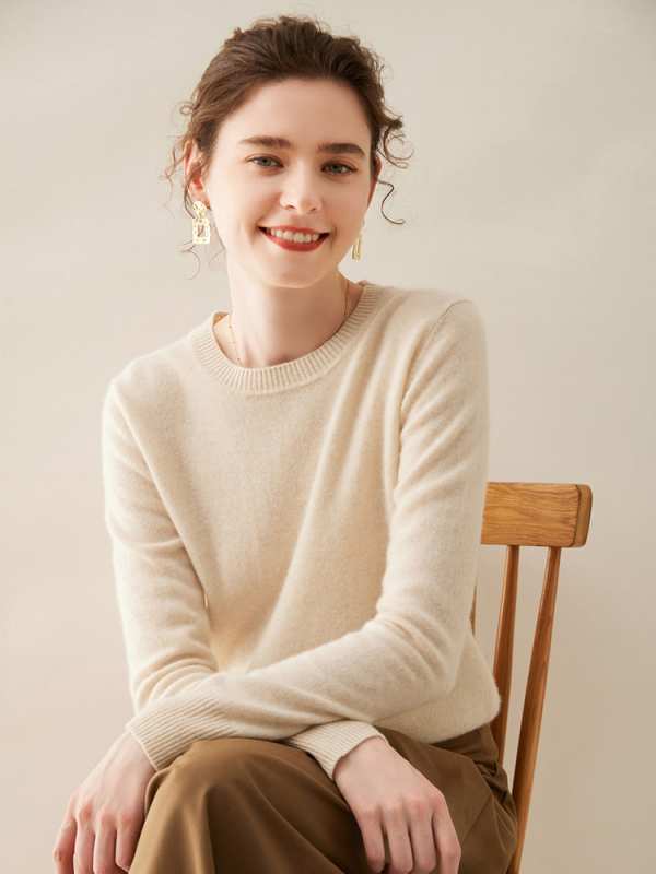 Sveter z kašmíru s obsahom 30-50%, voľný strih, okrúhly výstrih, žakardové pletenie