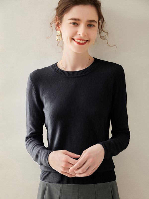 Sveter z kašmíru s obsahom 30-50%, voľný strih, okrúhly výstrih, žakardové pletenie