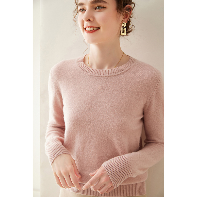 Sveter z kašmíru s obsahom 30-50%, voľný strih, okrúhly výstrih, žakardové pletenie