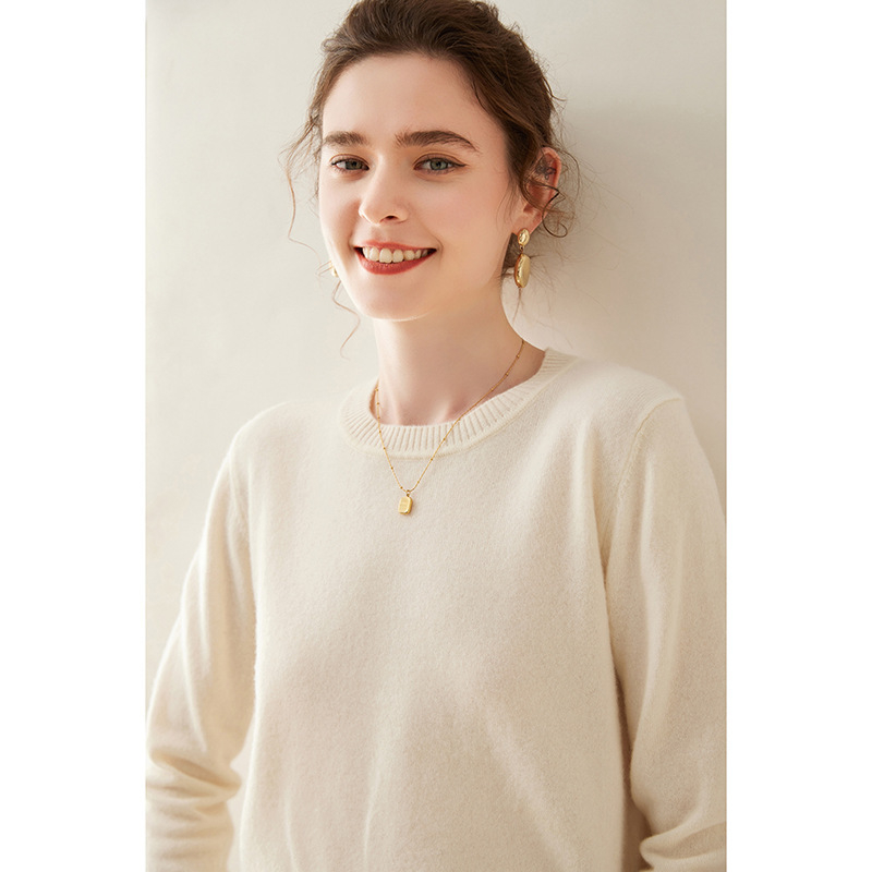 Sveter z kašmíru s obsahom 30-50%, voľný strih, okrúhly výstrih, žakardové pletenie