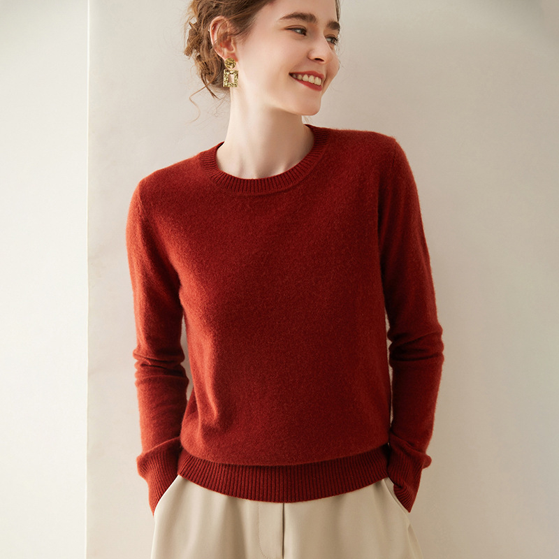 Sveter z kašmíru s obsahom 30-50%, voľný strih, okrúhly výstrih, žakardové pletenie