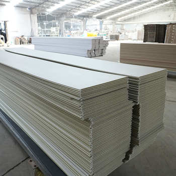 Panel steny z kameno-plastového kompozitu pre vnútorné použitie; štýl: plochý, moderný minimalizmus, ľahký lux; zvuková izolácia 10, tepelná vodivosť 10