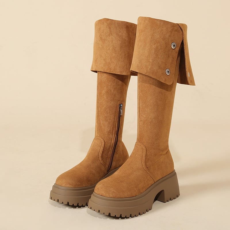 Térd fölötti csizmák mikroszálas felsőrésszel, gumírozott talppal, térd fölötti szár, chunky középtok 3–5 cm, kerek orr