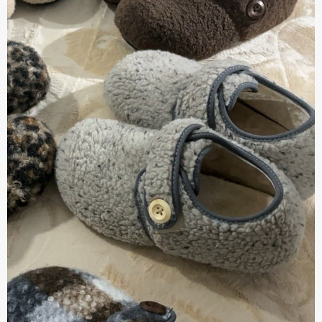 Veluur loaferid sisemise kõrguse tõstmisega, karusnahaga vooder, slip-on, ümmarguse varba