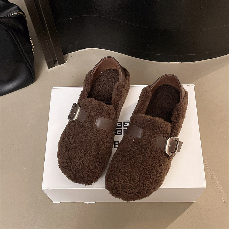 Γυναικείες μπότες από γούνα προβάτου για τον χειμώνα — Slip-On, χαμηλό ύψος γάμπας, χαμηλό τακούνι, καουτσούκ σόλα, πάτος από 100% μαλλί