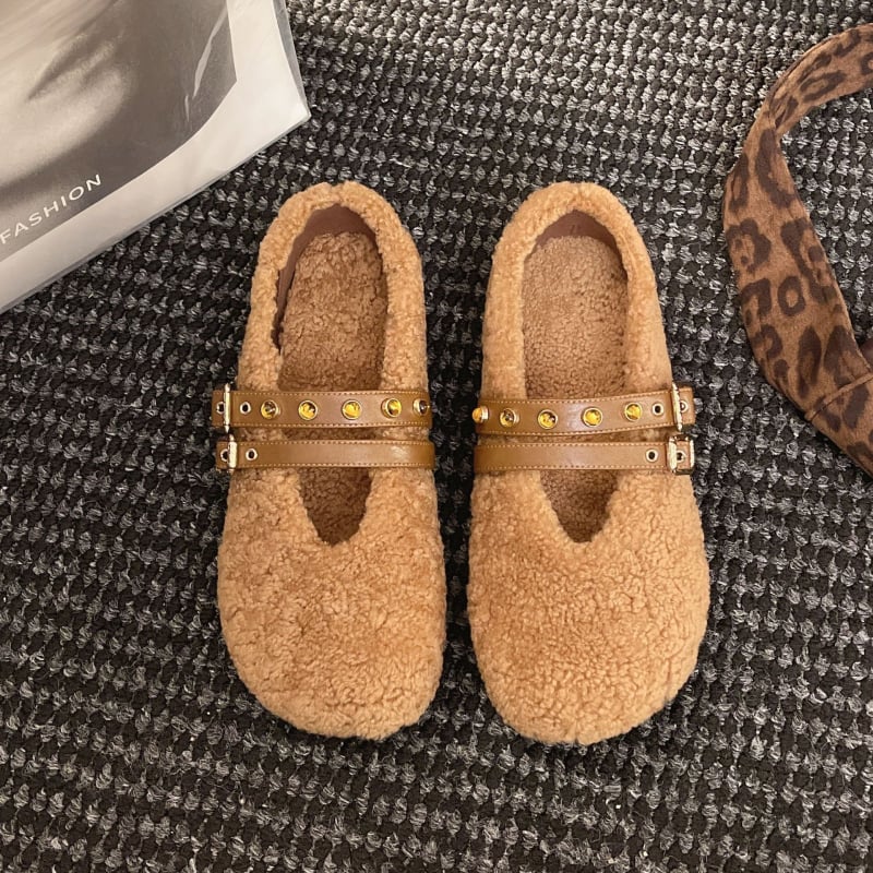 Γυναικείες μπότες από γούνα προβάτου για τον χειμώνα — Slip-On, χαμηλό ύψος γάμπας, χαμηλό τακούνι, καουτσούκ σόλα, πάτος από 100% μαλλί