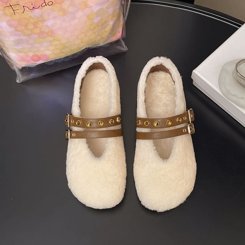 Γυναικείες μπότες από γούνα προβάτου για τον χειμώνα — Slip-On, χαμηλό ύψος γάμπας, χαμηλό τακούνι, καουτσούκ σόλα, πάτος από 100% μαλλί