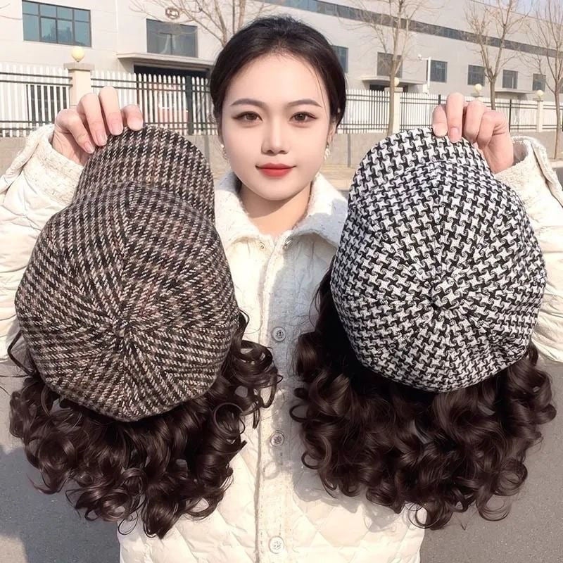 Dámska parochňa v štýle klobúka v jednom kuse, krátke kučeravé vlasy, bočný ofina, hodváb vysokoteplotný, nejde farbiť