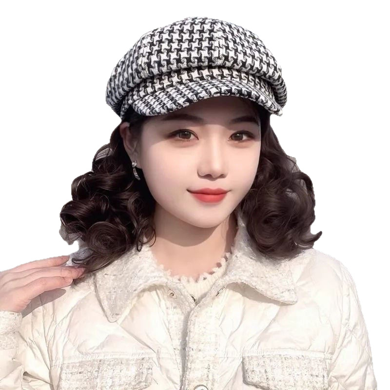 Dámska parochňa v štýle klobúka v jednom kuse, krátke kučeravé vlasy, bočný ofina, hodváb vysokoteplotný, nejde farbiť