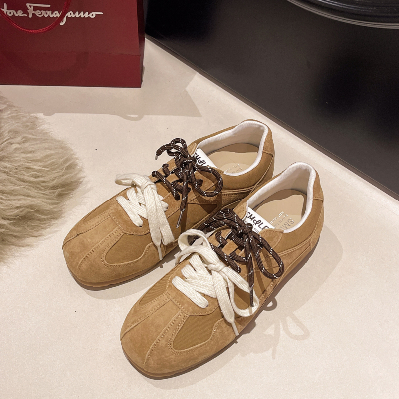 Naiste treeningkingad - Ülemine materjal: Super fiber; Sisetald: Tekstiil; Põhi: Kumm; Sidumine: Nöörid; Kontsa kõrgus: lame