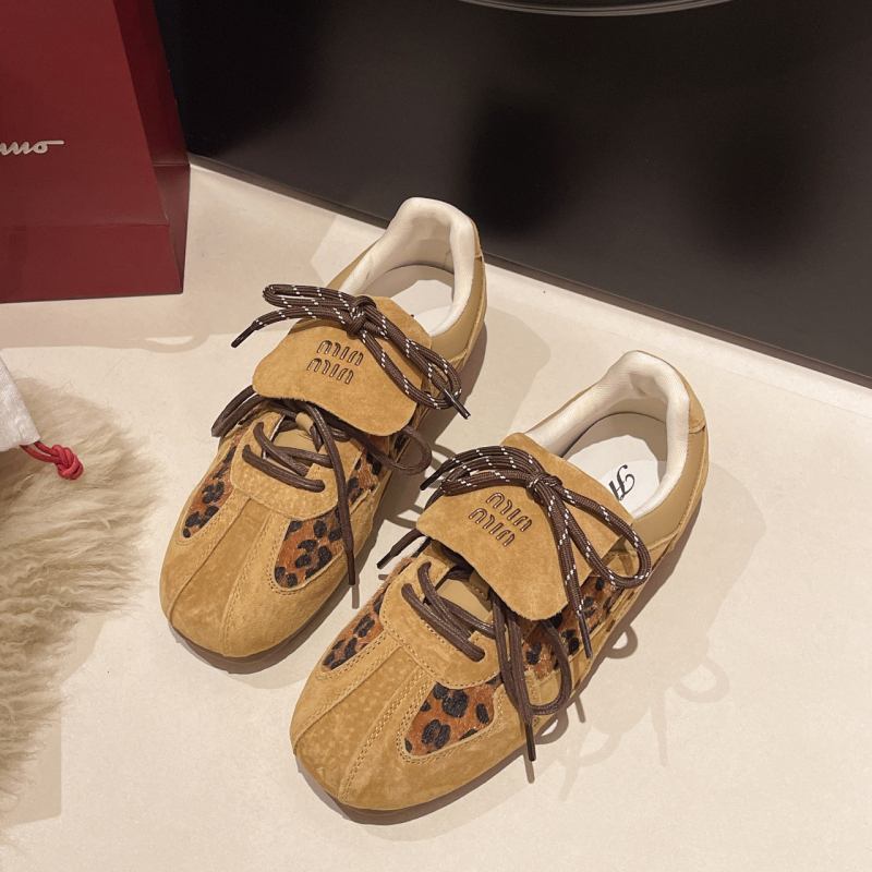 Naiste treeningkingad - Ülemine materjal: Super fiber; Sisetald: Tekstiil; Põhi: Kumm; Sidumine: Nöörid; Kontsa kõrgus: lame