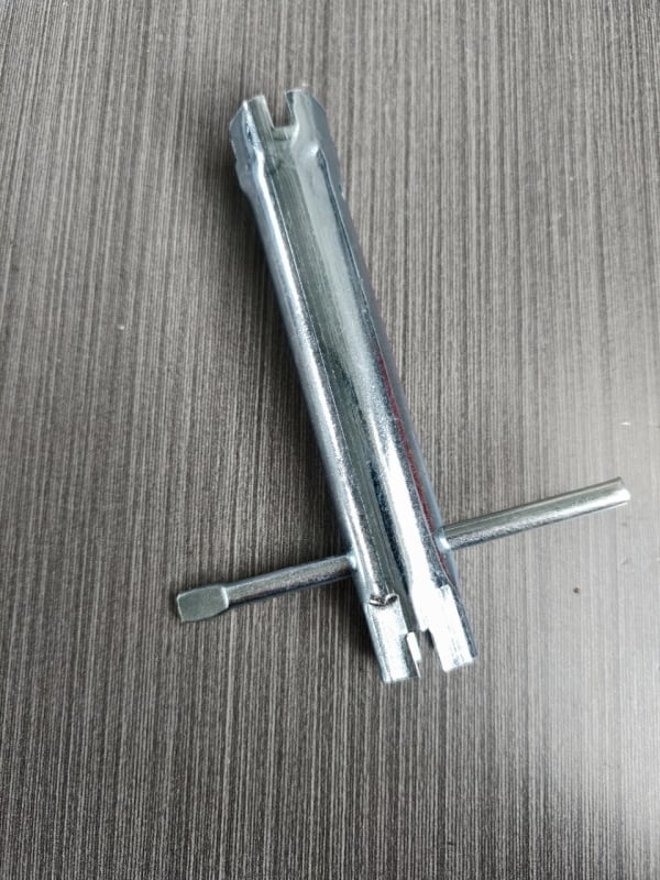 Socket ključ za montažu poklopca WC-a, dvostrani, od ugljičnog čelika, metrički sustav