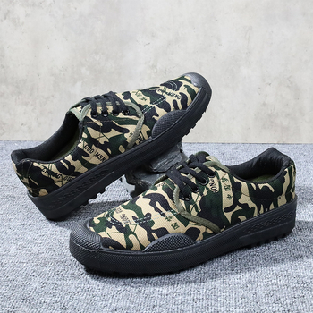 Pracovná obuv na stavbu, plátená vrchná časť, nízky profil, priedušná sieťová výstelka, guľatý špička, vstrekovaná podrážka