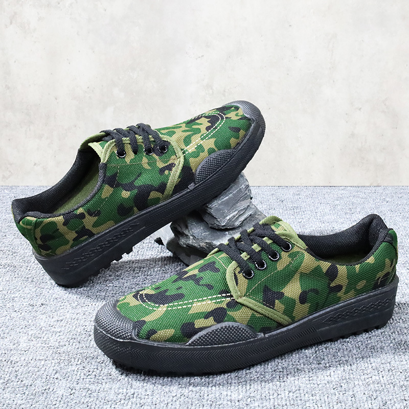 Pracovná obuv na stavbu, plátená vrchná časť, nízky profil, priedušná sieťová výstelka, guľatý špička, vstrekovaná podrážka