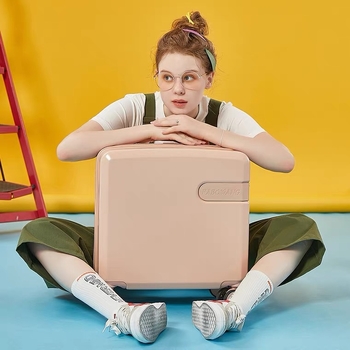 Kergesti reisikohver universaalsete ratastega, ABS/PC materjal, 2,7 kg, tõmblukuga avamine, mudel 602