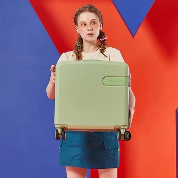 Kergesti reisikohver universaalsete ratastega, ABS/PC materjal, 2,7 kg, tõmblukuga avamine, mudel 602