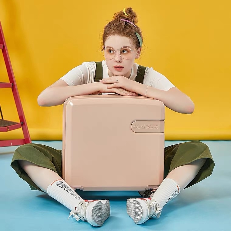 Kergesti reisikohver universaalsete ratastega, ABS/PC materjal, 2,7 kg, tõmblukuga avamine, mudel 602