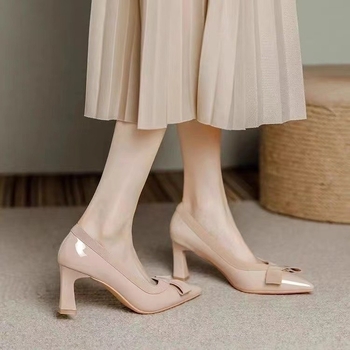 Női középmagas sarokú cipő hegyes orral, PU felsőrész, slip-on