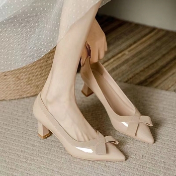 Női középmagas sarokú cipő hegyes orral, PU felsőrész, slip-on