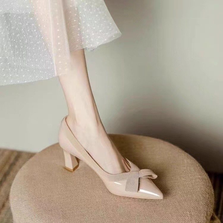 Női középmagas sarokú cipő hegyes orral, PU felsőrész, slip-on