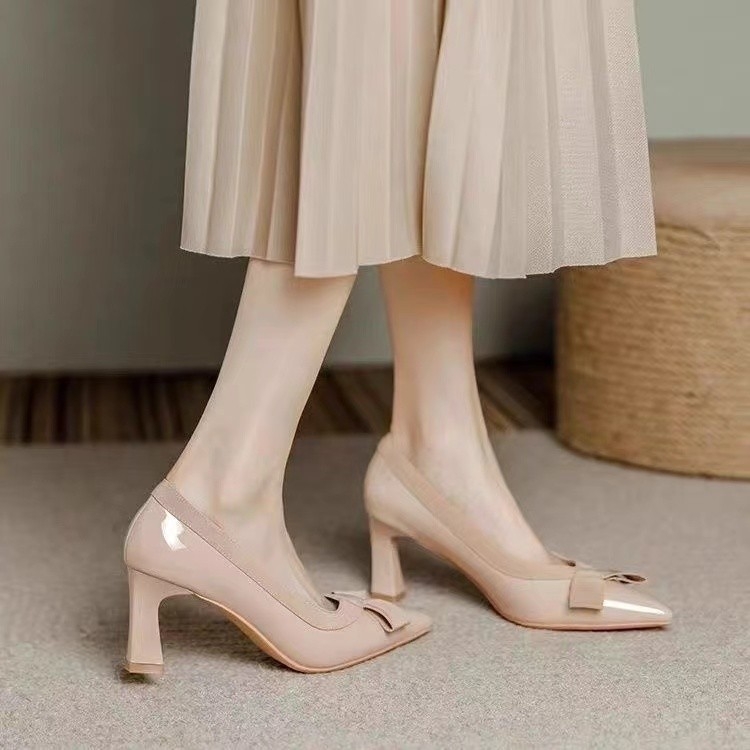 Női középmagas sarokú cipő hegyes orral, PU felsőrész, slip-on