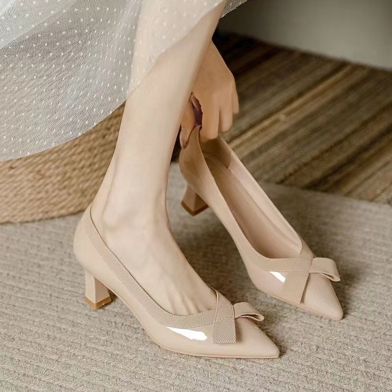 Női középmagas sarokú cipő hegyes orral, PU felsőrész, slip-on