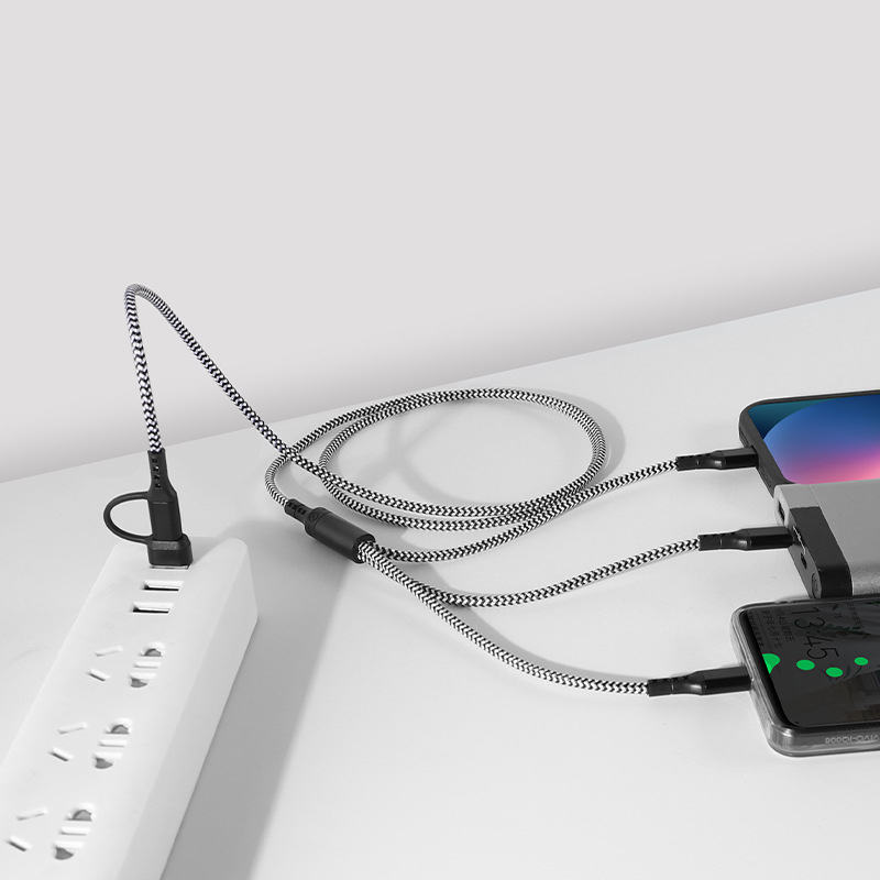 Kabel s više konektora i najlonskom opletkom: Lightning, Micro-USB i USB-C; PD brzo punjenje; duljina 1-2 m; kompatibilan s uređajima iPhone i Huawei.