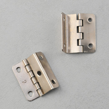 Pánt na nábytok, trojsklopný, s 4 alebo 5 otvormi, niklované zliatiny, jedno ohýbanie, pre domáce použitie