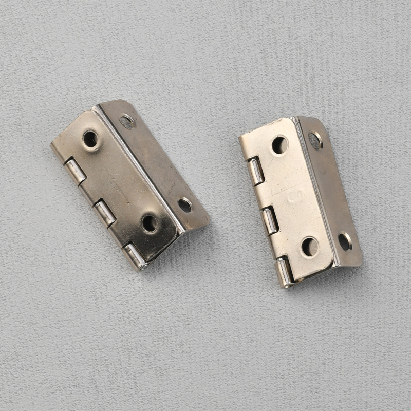 Pánt na nábytok, trojsklopný, s 4 alebo 5 otvormi, niklované zliatiny, jedno ohýbanie, pre domáce použitie