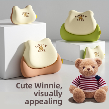 Automobilová bedrová opora – pamäťová pena, univerzálne uchytenie, vzor medveďa, potlač loga, minimalistický štýl pre všetky ročné obdobia