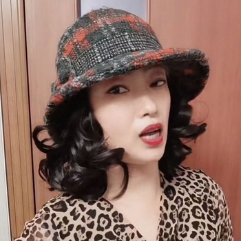 Čiapka s integrovanou parochňou pre ženy, Fisherman štýl, prirodzený vzhľad, vlasy z vysokoteplotného hodvábu, zakrýva šedivé vlasy