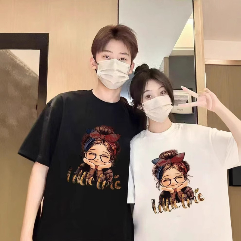 Pamuk majica s karikaturnim uzorkom, kratkih rukava, široki kroj, obična duljina