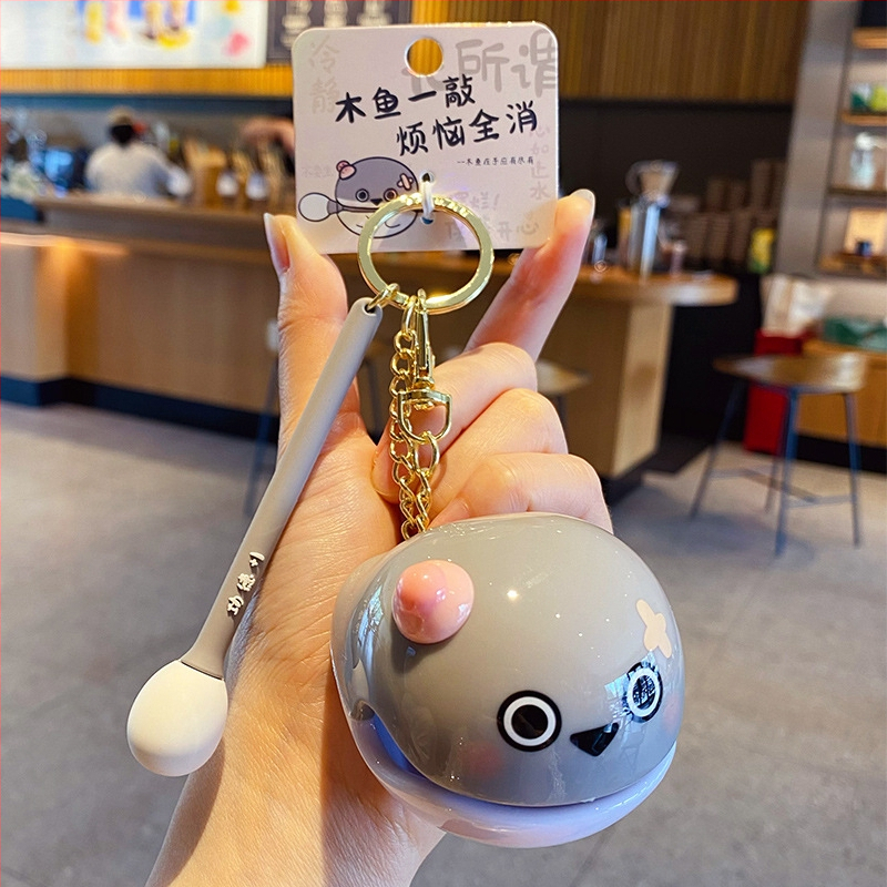 PVC kľúčenka s karikatúrnym štýlom a motívom korytnačky, individuálne balená, vhodná ako darček k svadbám, narodeninám a promóciám.