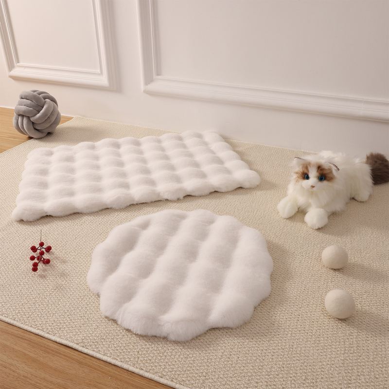 Velúrové hniezdo pre mačky a psy – teplé, protišmykové kruhové lôžko na vnútorné použitie a do auta, na všetky ročné obdobia