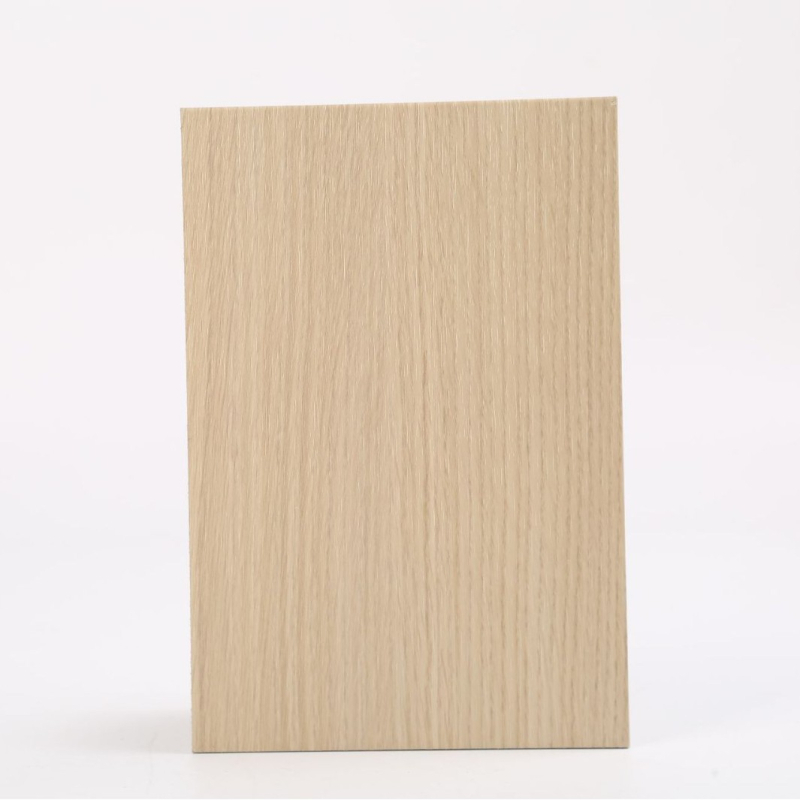 Kvadratinis sienos dekoratyvinis panelis su medžio raštu – aliuminio-plastiko plokštė su PE danga, lauko naudojimui