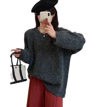 Lõdva lõikega džemper ümmarguse kaelusega, polüesterkiud, paks trikotaaž, pikkade varrukatega