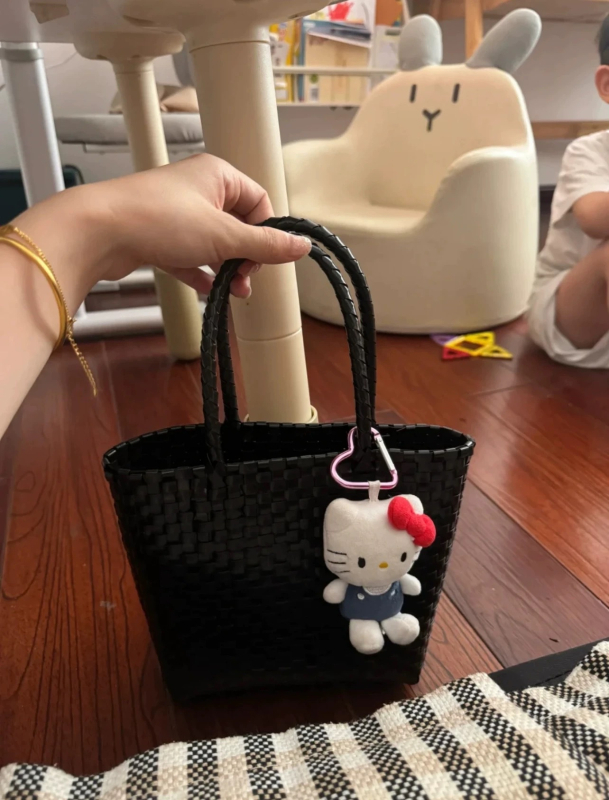 Naiste kott jaapani stiilis; PVC materjal; veekarbi koti stiilis; ovaalne kuju; avamine nööriga