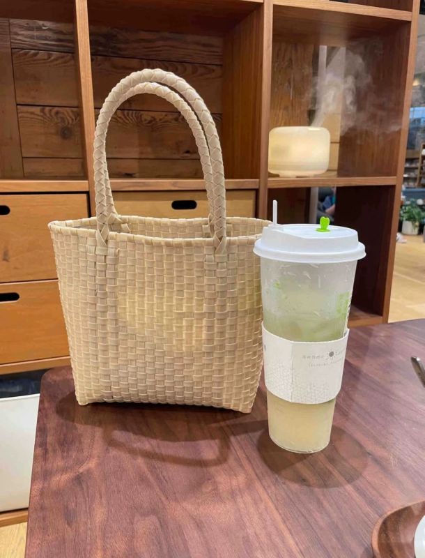 Naiste kott jaapani stiilis; PVC materjal; veekarbi koti stiilis; ovaalne kuju; avamine nööriga