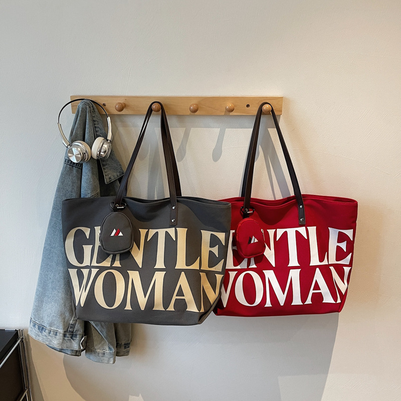 Nylonová tote taška so zipsom, dvojité ramenné popruhy, vnútorné vrecko na telefón a zipsové vrecko, polyesterová podšívka