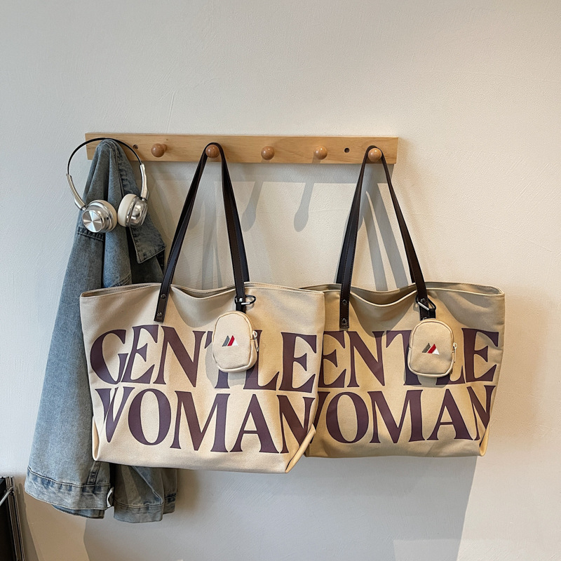 Nylonová tote taška so zipsom, dvojité ramenné popruhy, vnútorné vrecko na telefón a zipsové vrecko, polyesterová podšívka