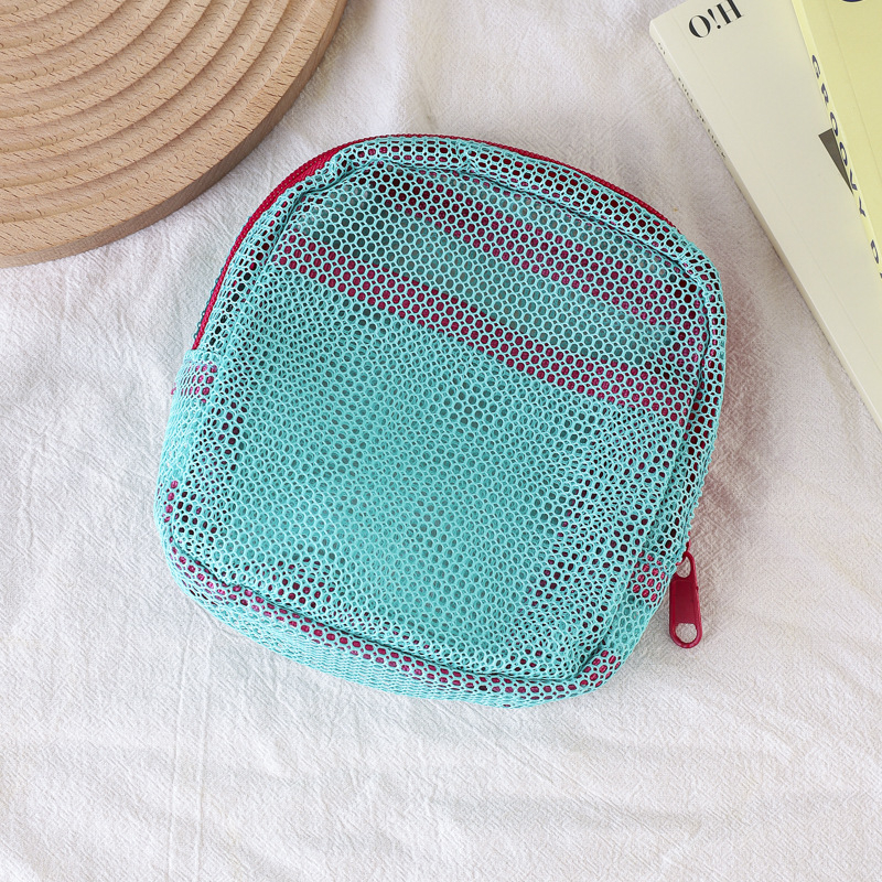 Meigikott nailon- ja polüestrist võrgustruktuuriga, kuubikujulise vormi, mitmekülgne, reisidele ja igapäevaseks kasutamiseks