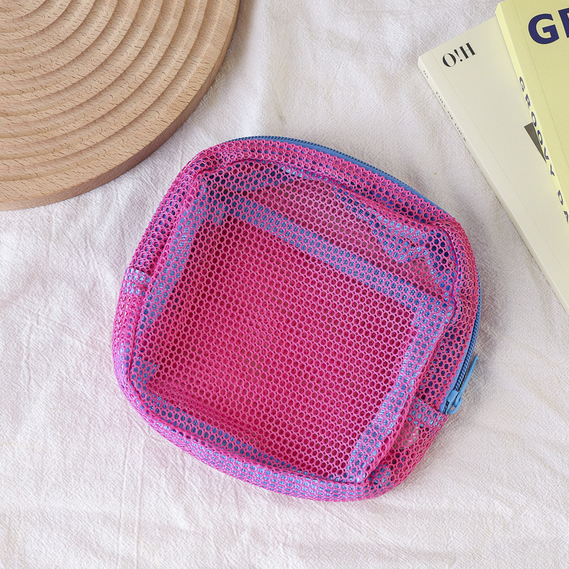 Meigikott nailon- ja polüestrist võrgustruktuuriga, kuubikujulise vormi, mitmekülgne, reisidele ja igapäevaseks kasutamiseks