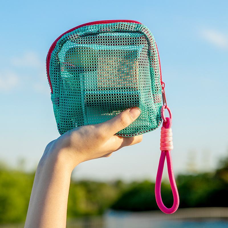 Meigikott nailon- ja polüestrist võrgustruktuuriga, kuubikujulise vormi, mitmekülgne, reisidele ja igapäevaseks kasutamiseks