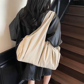 Tote taška – mestská minimalistická, textil, zips, viacero vreciek, vrátane vrecka na telefón, dvojitý ramenný popruh