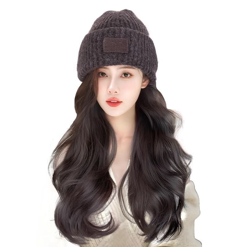 Parochňa s pletenou čiapkou - dlhé kučeravé vlasy s ofinou, prírodný štýl, Upgrade Hair, nie je vhodné pre horúce farbenie