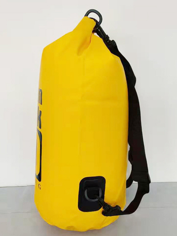 Outdoor batoh z PVC s sieťovým uzáverom pre horolezectvo, táborenie a splavovanie – nepremokavá tkanina; Prispôsobenie k dispozícii; Logo potlačené (Materiál: PVC; Tkanina: Nepremokavá; Prispôsobenie: Áno; Logo: Potlačené; Kapacita: Pozrite si detaily)